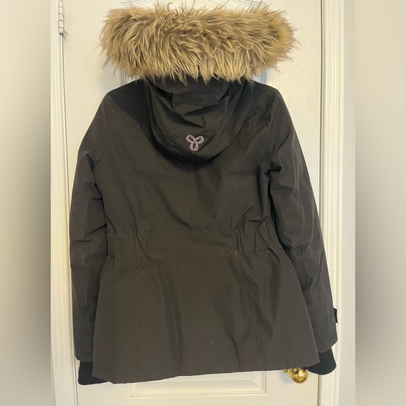 Aritzia TNA Winter Jacket - Picture 7 of 7